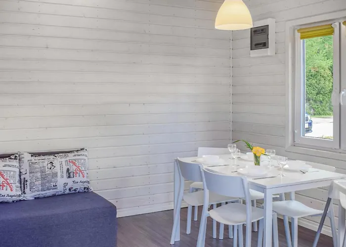 2 Bedroom Pet Friendly In רבאל