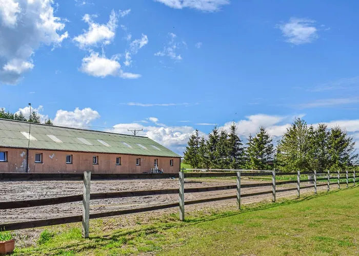 2 Bedroom Pet Friendly In רבאל