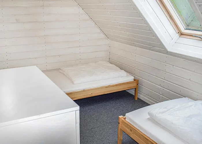 2 Bedroom Pet Friendly In *